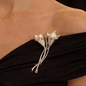 White Calla Lily Brooch Faux Pearl Silver Tone Floral Pin – Elegant Stem Design